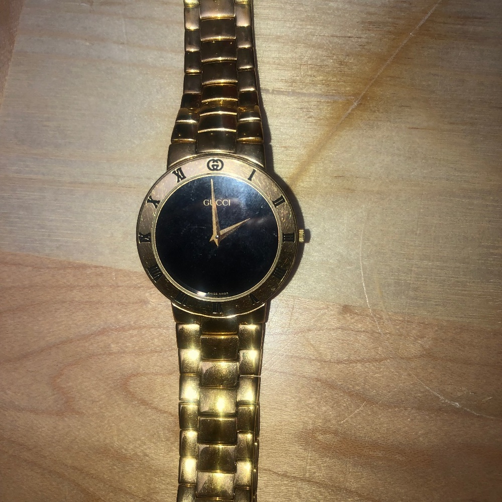 Vintage Gold Gucci watch 3300.2.M.